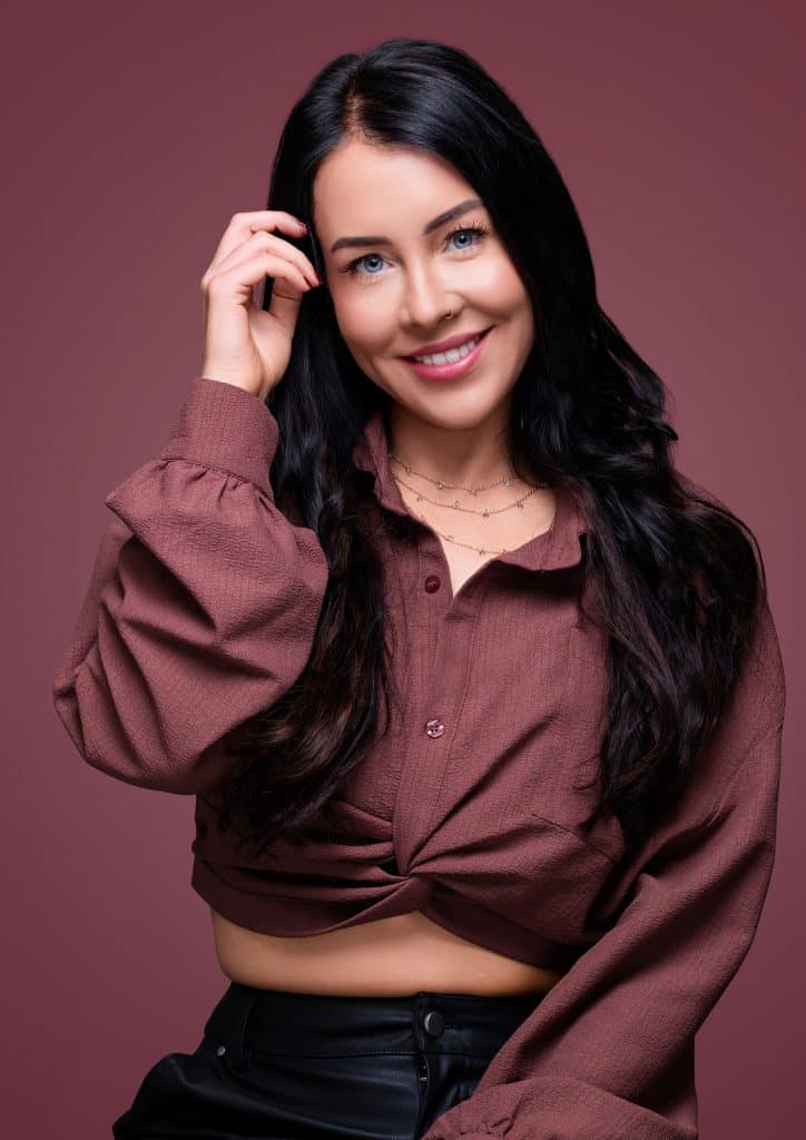 Mandy Davies - Return To The Spotlight