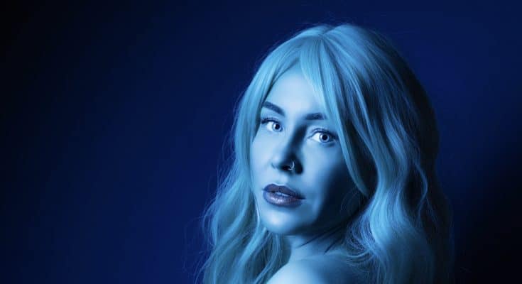 Mandy Davies - Return To The Spotlight