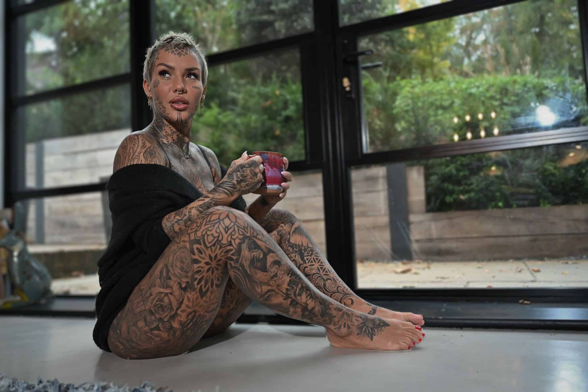 Amy Carroll – Stronger Than Scars